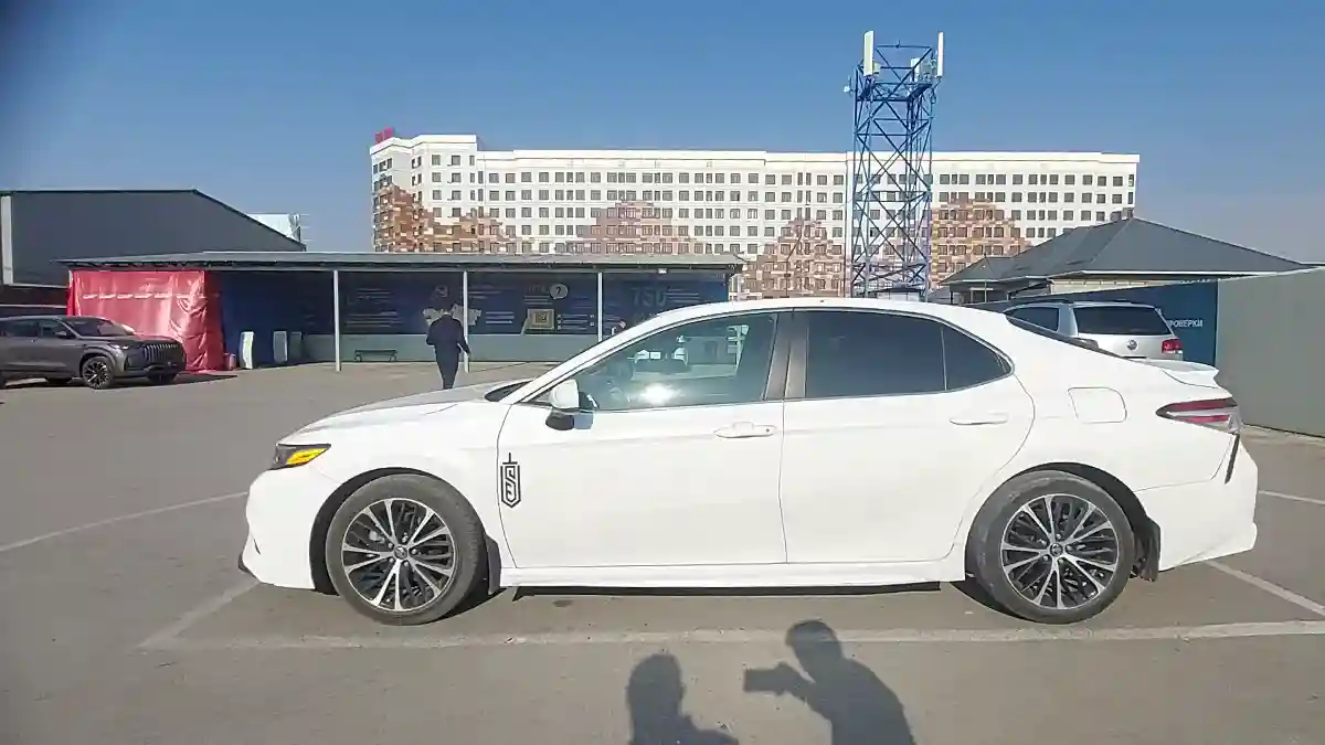 Toyota Camry 2018 года за 10 500 000 тг. в Шымкент