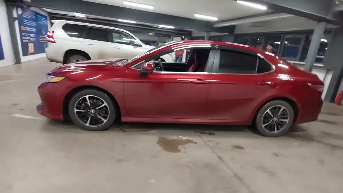 Toyota Camry 2018 года за 11 500 000 тг. в Астана