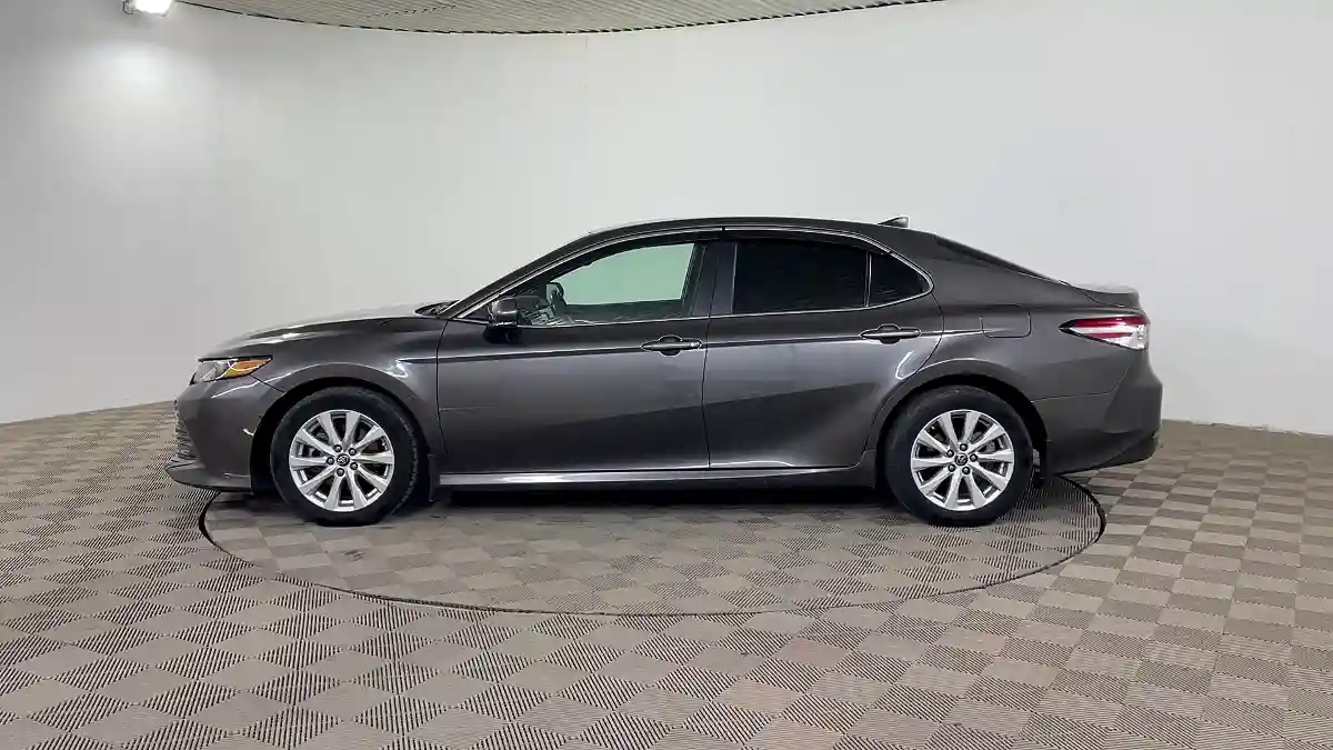 Toyota Camry 2019 года за 9 690 000 тг. в Шымкент