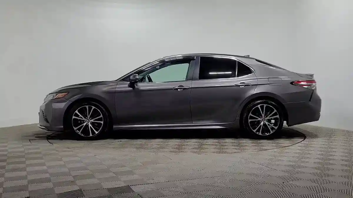 Toyota Camry 2019 года за 10 690 000 тг. в Алматы