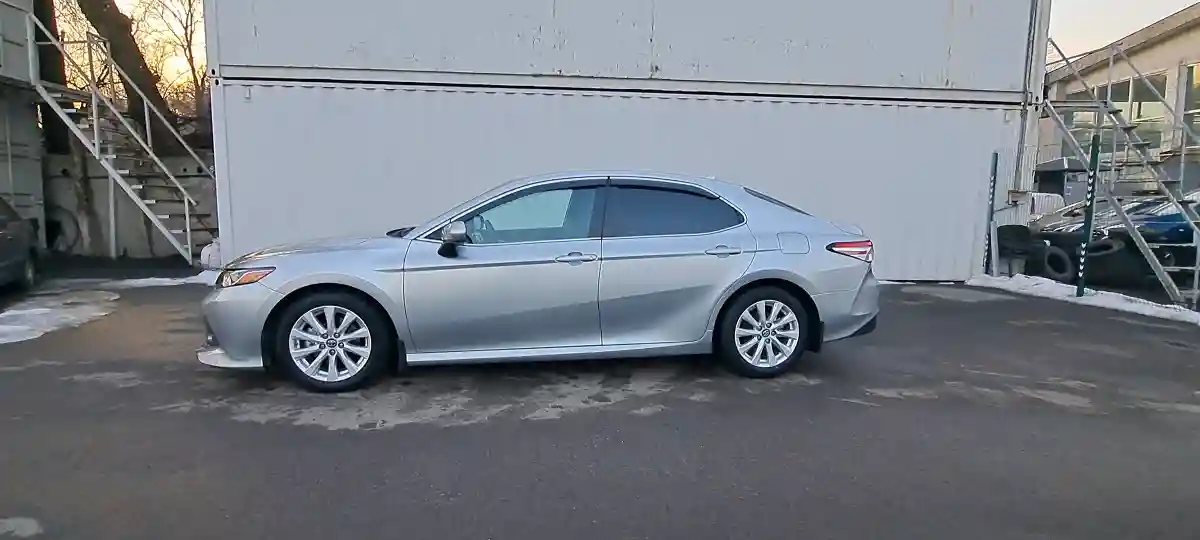 Toyota Camry 2019 года за 11 700 000 тг. в Алматы