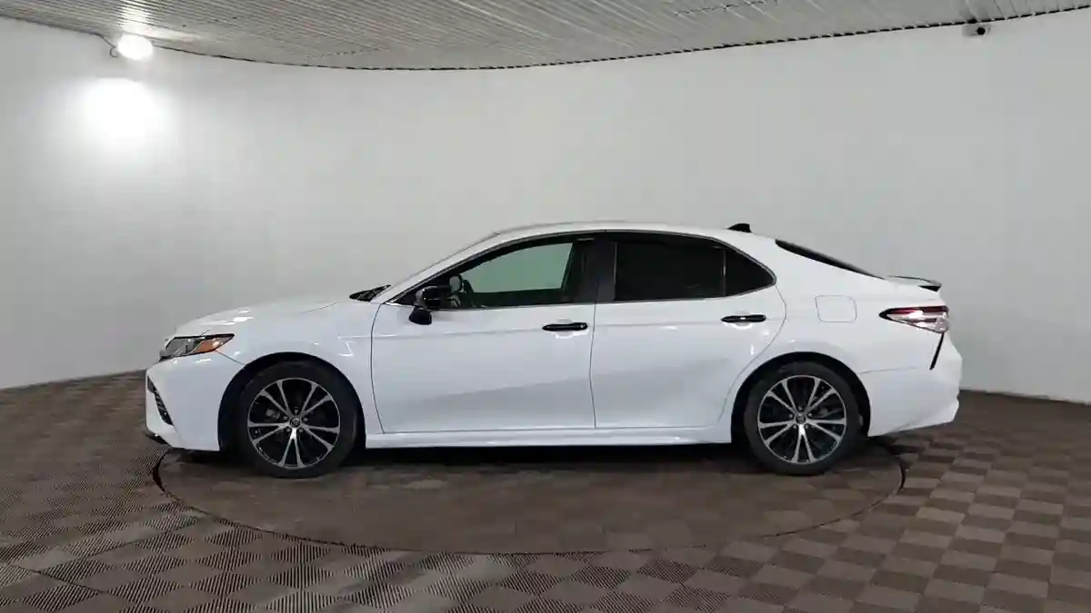 Toyota Camry 2018 года за 11 250 000 тг. в Шымкент