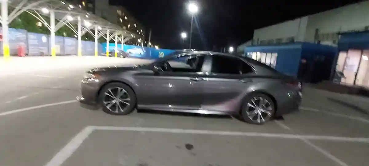 Toyota Camry 2017 года за 10 500 000 тг. в Алматы