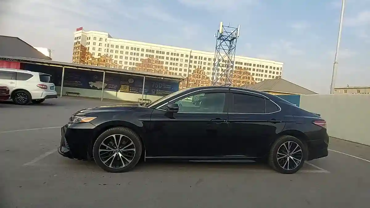 Toyota Camry 2018 года за 12 000 000 тг. в Шымкент