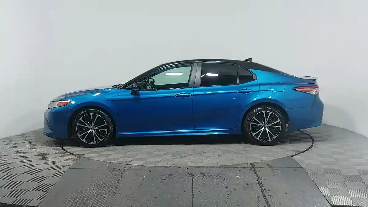 Toyota Camry 2019 года за 11 590 000 тг. в Астана