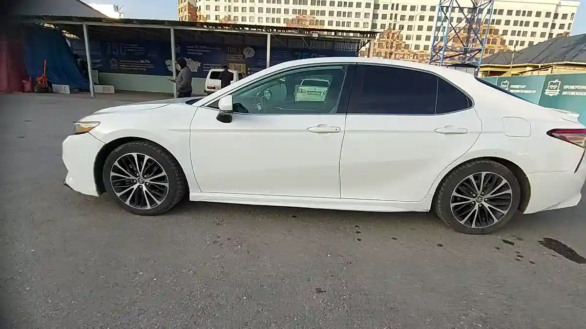Toyota Camry 2018 года за 11 500 000 тг. в Шымкент