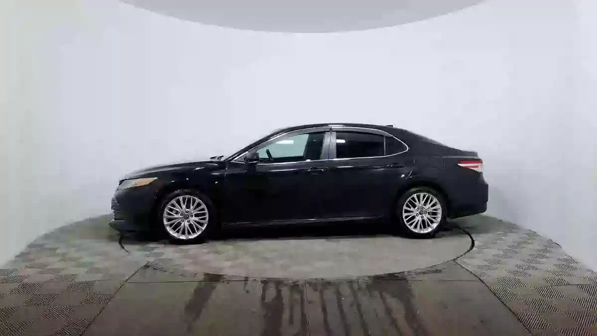 Toyota Camry 2018 года за 10 290 000 тг. в Астана