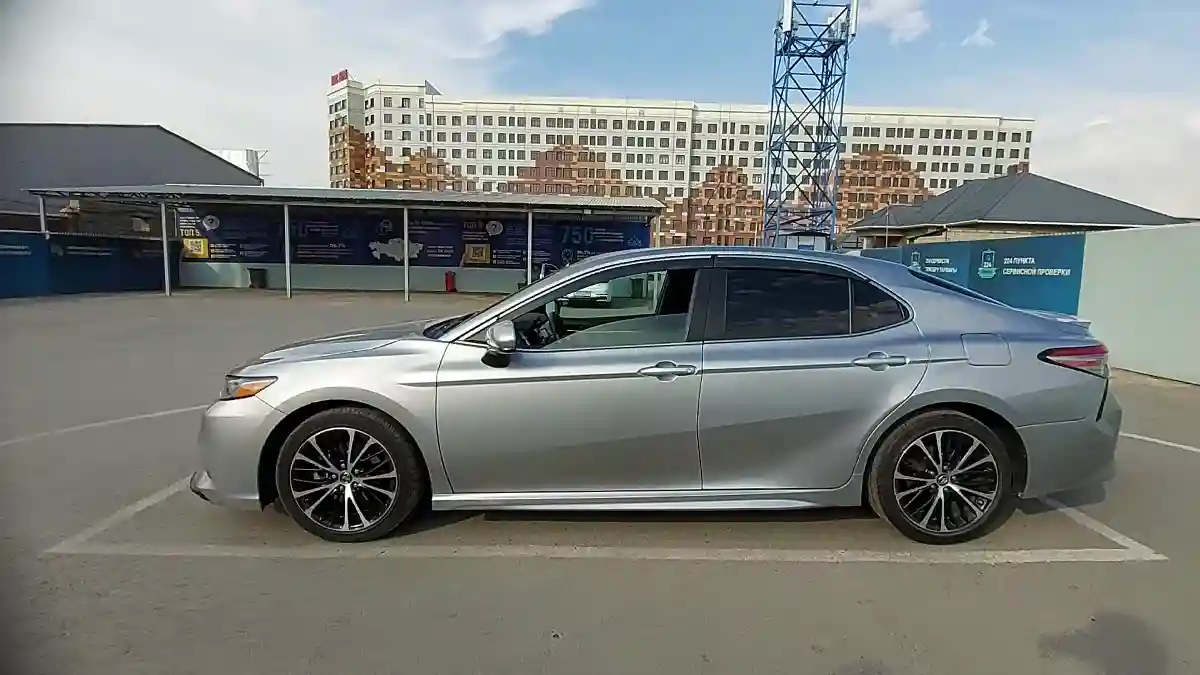 Toyota Camry 2019 года за 11 000 000 тг. в Шымкент