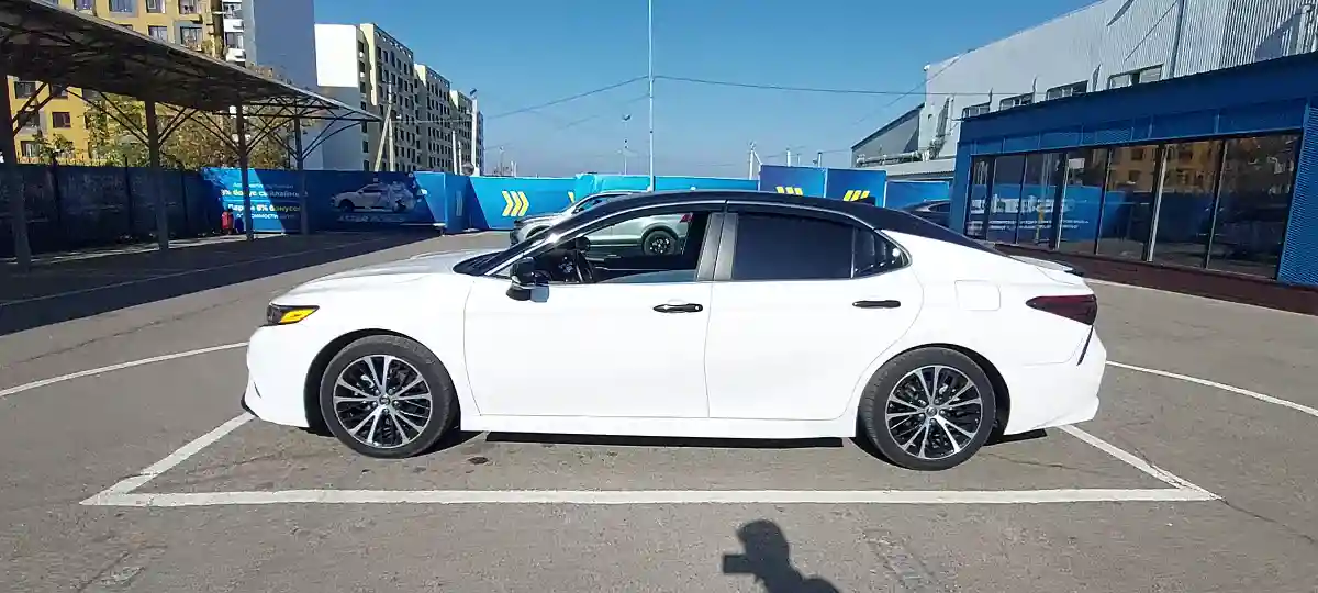 Toyota Camry 2019 года за 12 000 000 тг. в Алматы