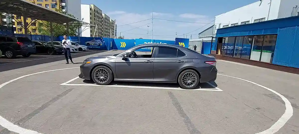 Toyota Camry 2019 года за 9 500 000 тг. в Алматы