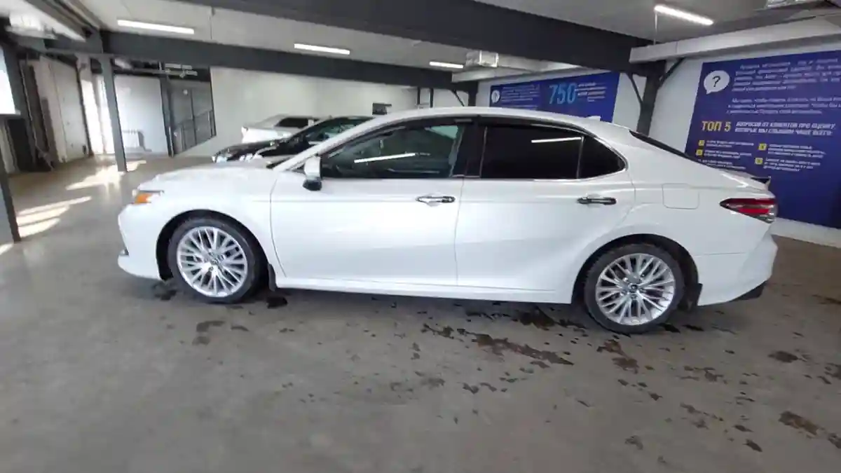 Toyota Camry 2018 года за 12 800 000 тг. в Астана