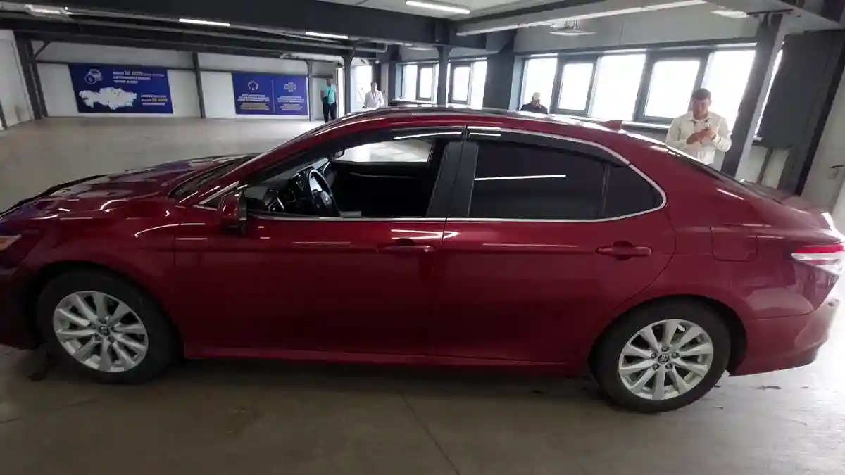 Toyota Camry 2019 года за 13 500 000 тг. в Астана