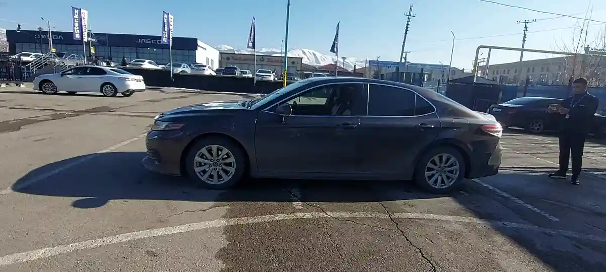 Toyota Camry 2019 года за 14 000 000 тг. в Алматы