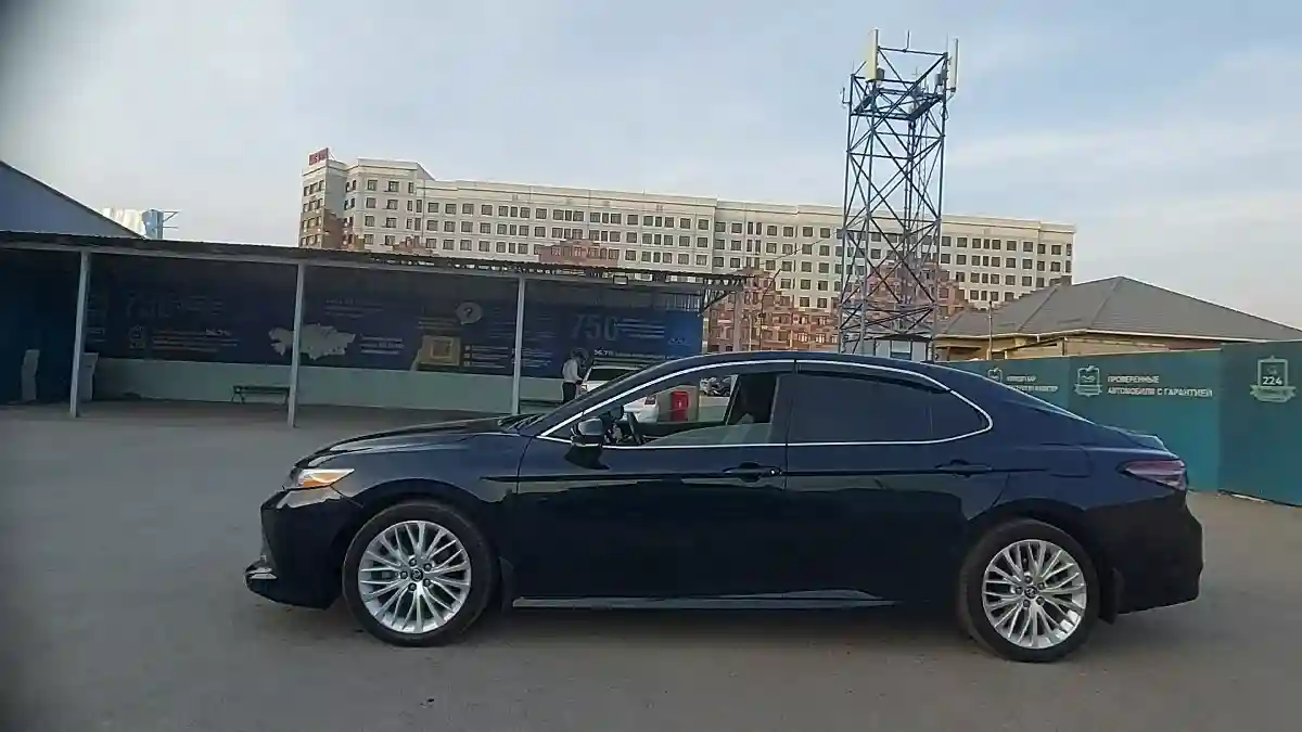 Toyota Camry 2019 года за 13 500 000 тг. в Шымкент