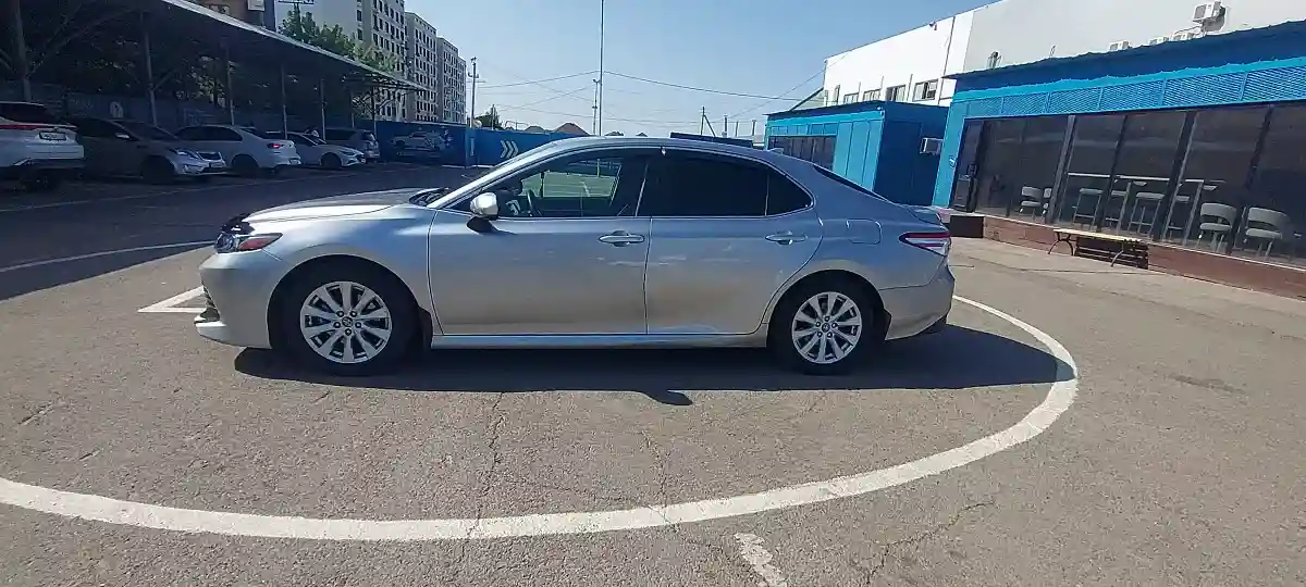 Toyota Camry 2019 года за 13 500 000 тг. в Алматы