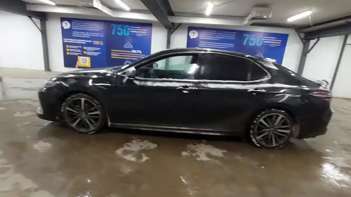 Toyota Camry 2018 года за 12 500 000 тг. в Астана