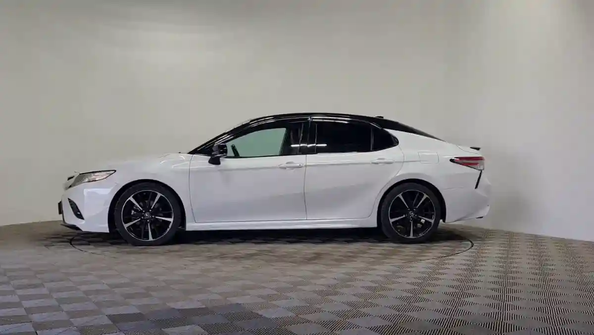 Toyota Camry 2019 года за 10 390 000 тг. в Алматы