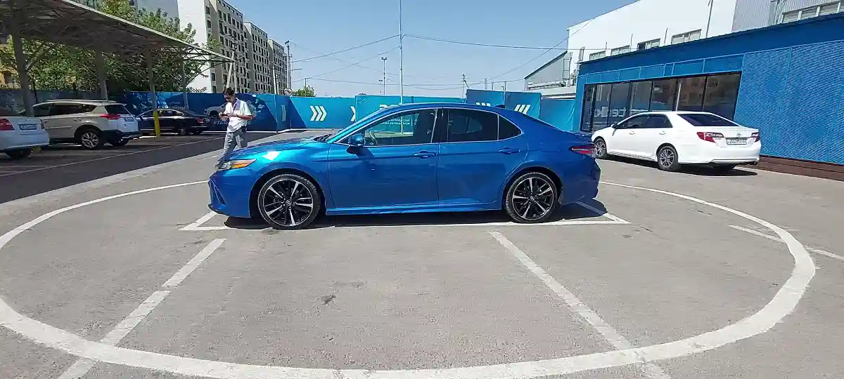 Toyota Camry 2019 года за 12 000 000 тг. в Алматы