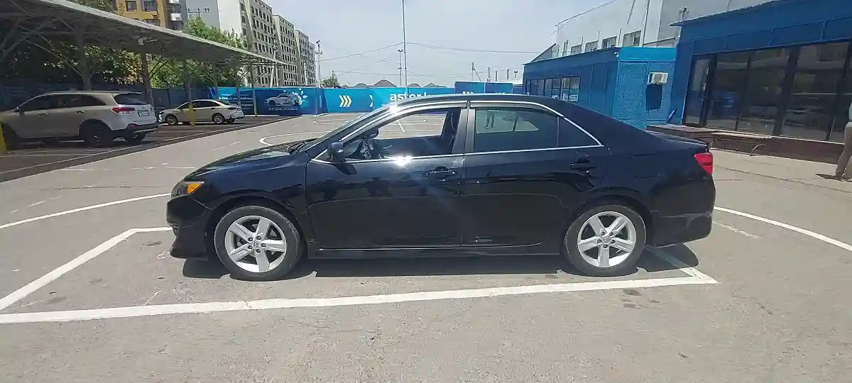 Toyota Camry 2014 года за 7 000 000 тг. в Алматы