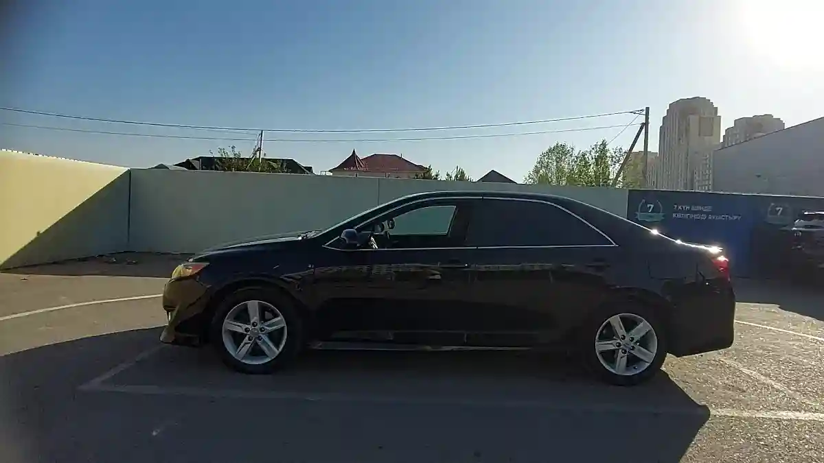 Toyota Camry 2014 года за 9 490 000 тг. в Шымкент