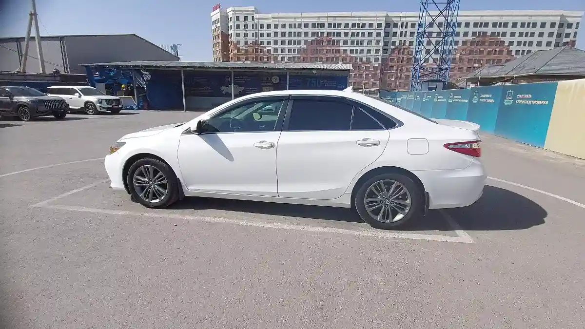 Toyota Camry 2016 года за 9 000 000 тг. в Шымкент