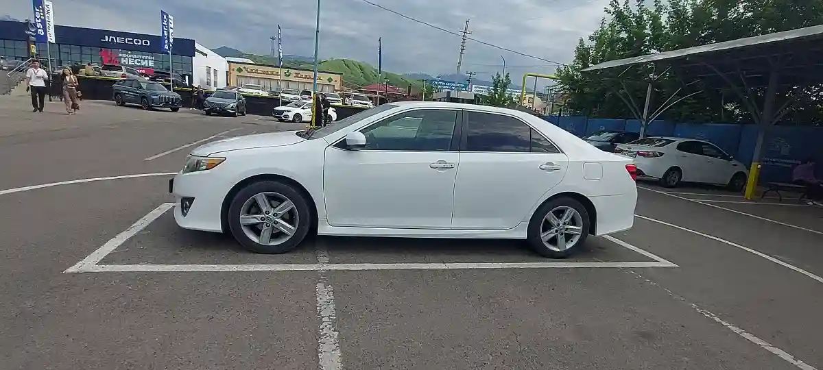 Toyota Camry 2014 года за 8 000 000 тг. в Алматы