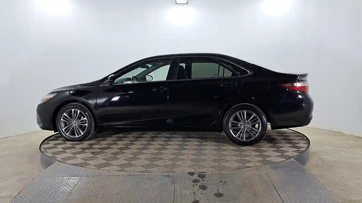 Toyota Camry 2015 года за 10 106 000 тг. в Актобе