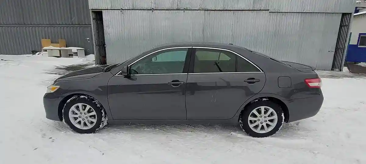 Toyota Camry 2011 года за 6 590 000 тг. в Атырау