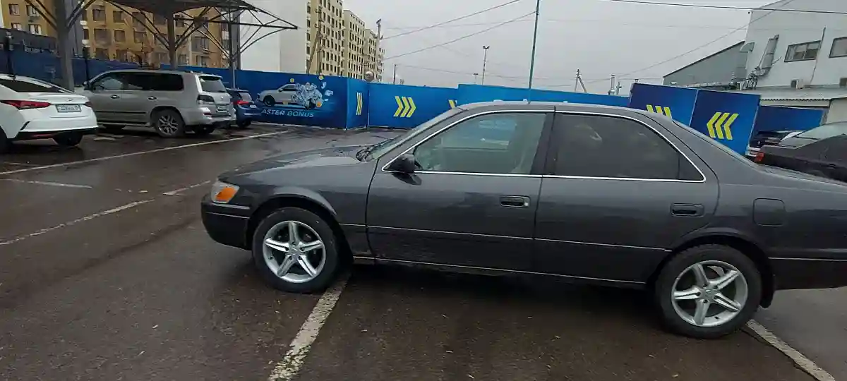 Toyota Camry 2000 года за 3 500 000 тг. в Алматы