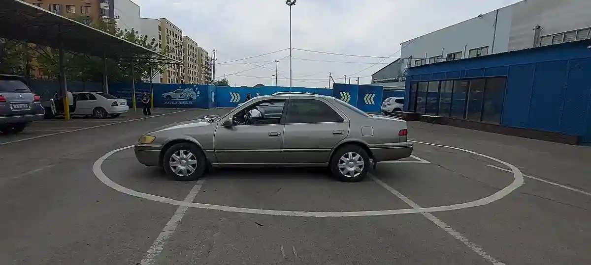Toyota Camry 1998 года за 3 000 000 тг. в Алматы