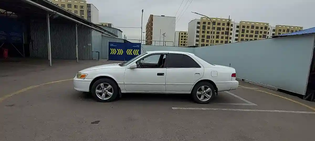 Toyota Camry 2000 года за 2 300 000 тг. в Алматы