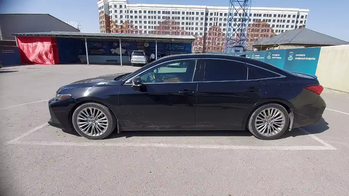 Toyota Avalon 2019 года за 25 000 000 тг. в Шымкент