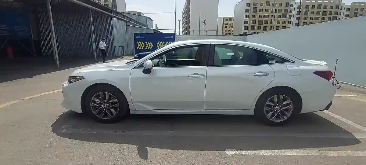 Toyota Avalon 2022 года за 28 000 000 тг. в Алматы