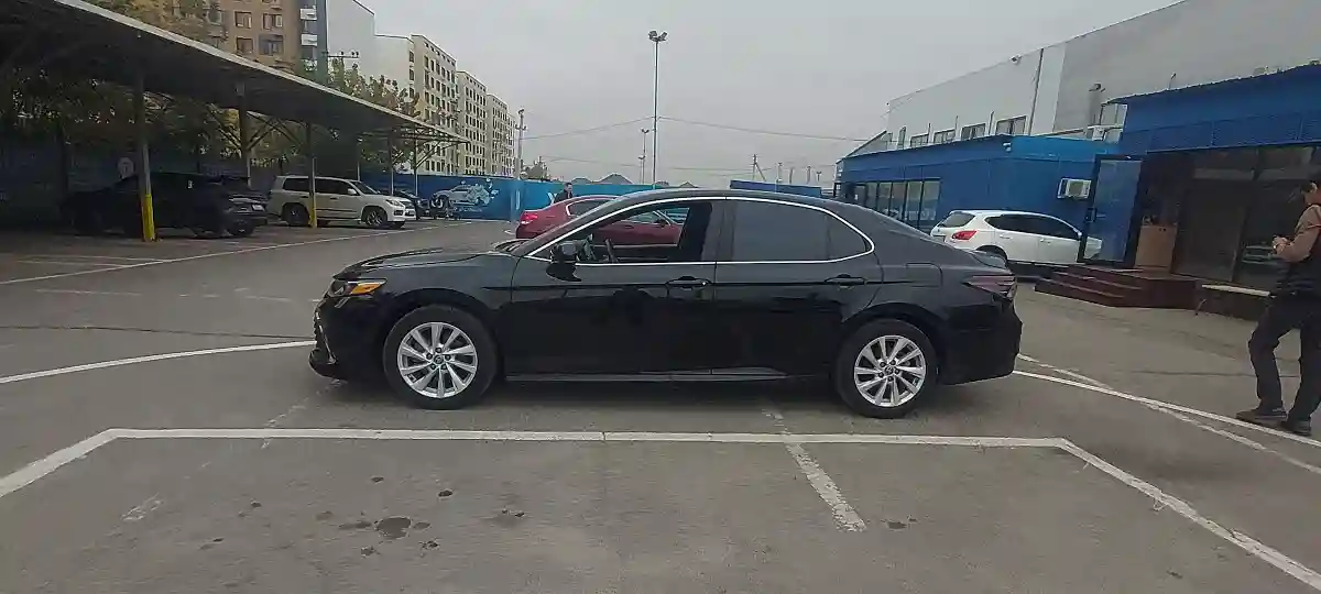 Toyota Camry 2021 года за 11 500 000 тг. в Алматы