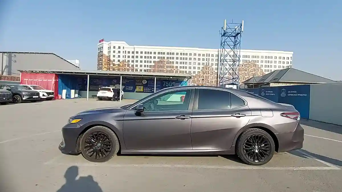 Toyota Camry 2021 года за 13 000 000 тг. в Шымкент