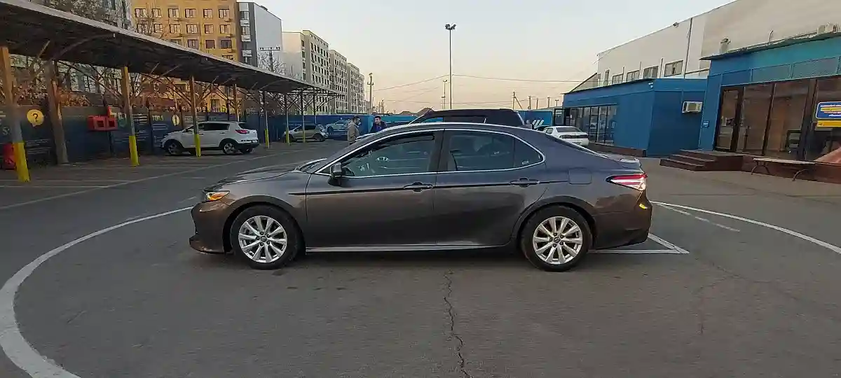Toyota Camry 2020 года за 10 500 000 тг. в Алматы