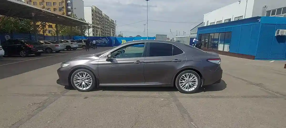 Toyota Camry 2020 года за 11 500 000 тг. в Алматы