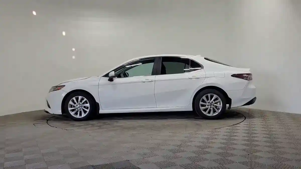 Toyota Camry 2021 года за 11 290 000 тг. в Алматы