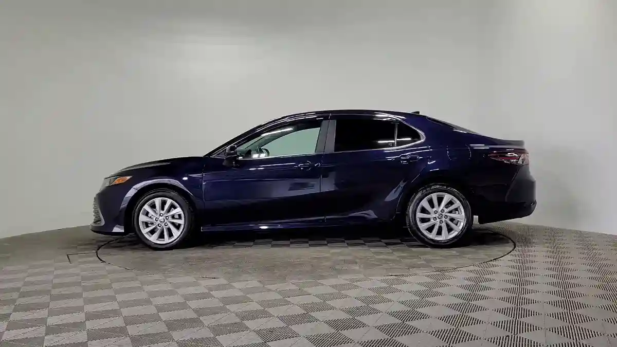 Toyota Camry 2022 года за 12 250 000 тг. в Алматы