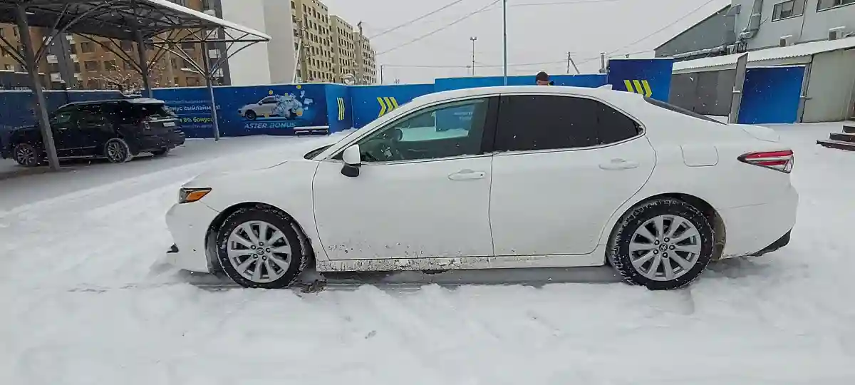 Toyota Camry 2019 года за 11 000 000 тг. в Алматы