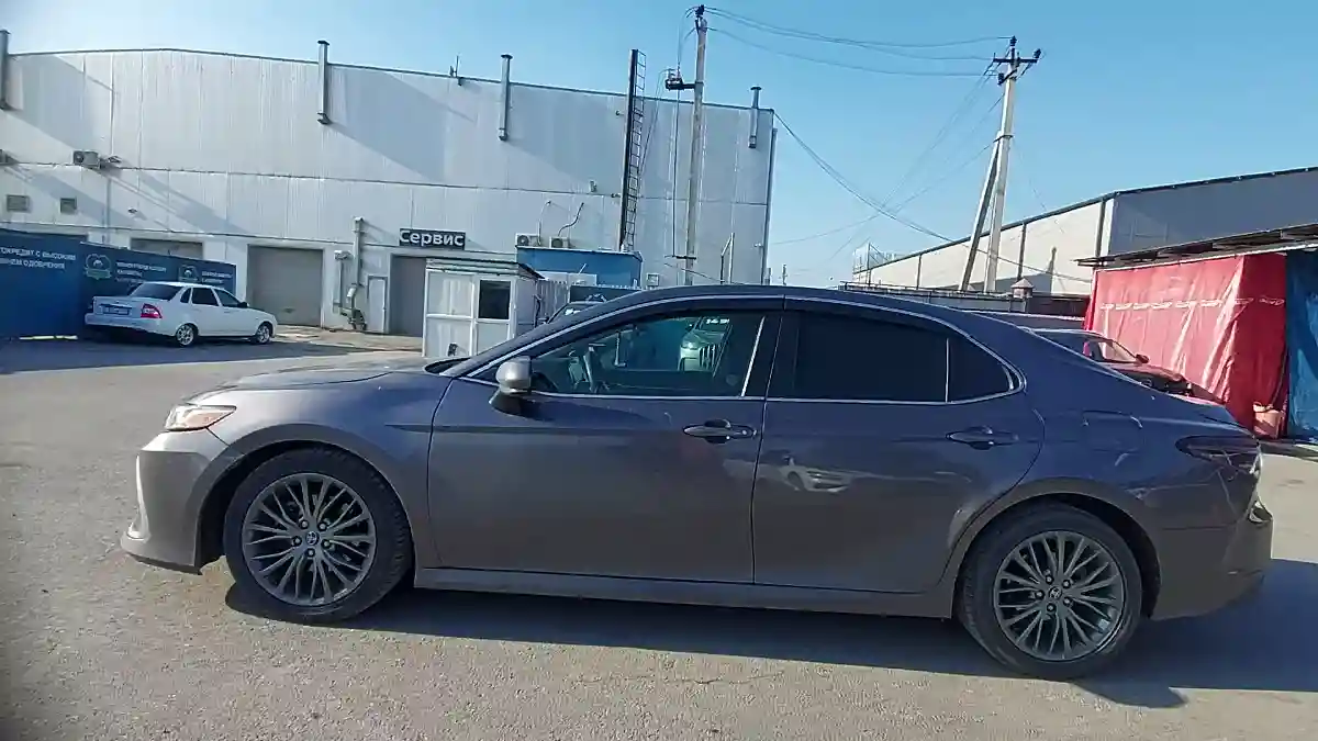 Toyota Camry 2021 года за 12 000 000 тг. в Шымкент