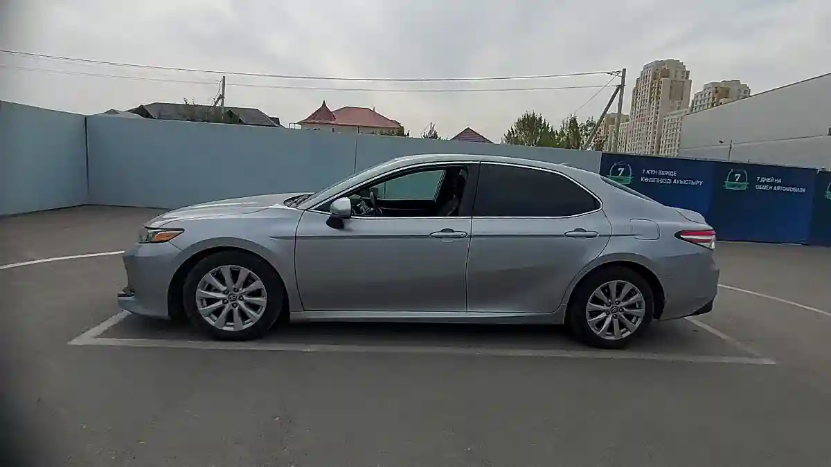 Toyota Camry 2020 года за 13 500 000 тг. в Шымкент