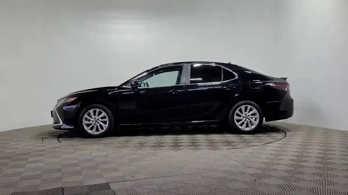 Toyota Camry 2021 года за 11 490 000 тг. в Алматы