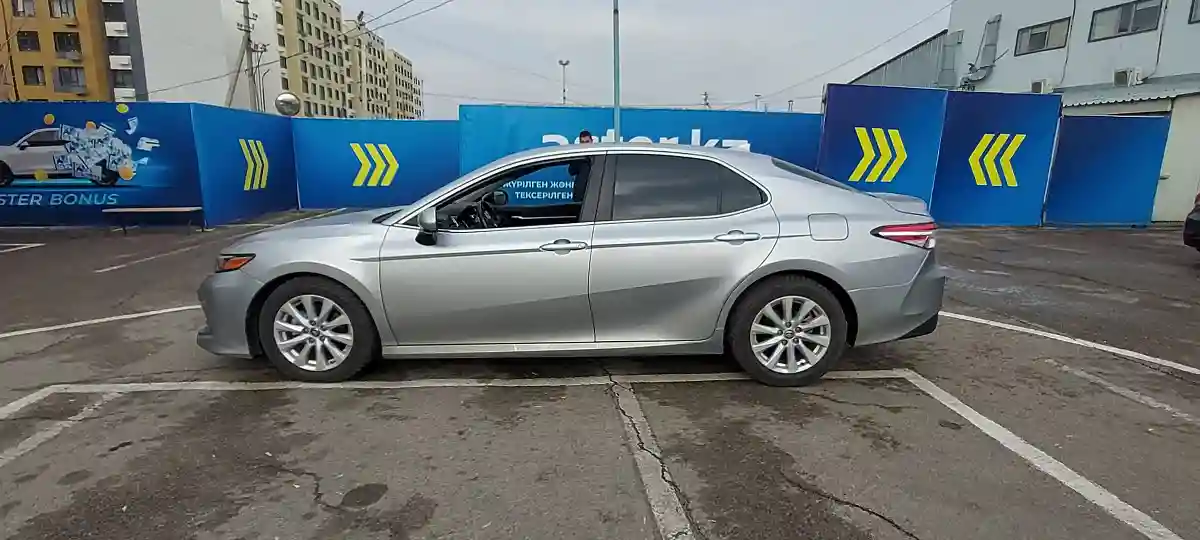 Toyota Camry 2020 года за 14 000 000 тг. в Алматы