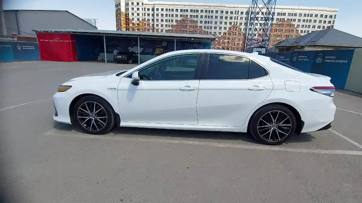 Toyota Camry 2021 года за 14 000 000 тг. в Шымкент