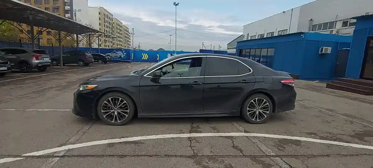 Toyota Camry 2020 года за 10 500 000 тг. в Алматы