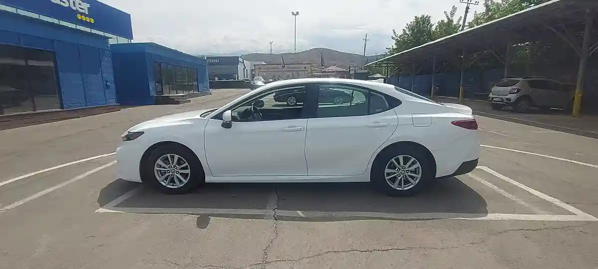 Toyota Camry 2024 года за 19 500 000 тг. в Алматы