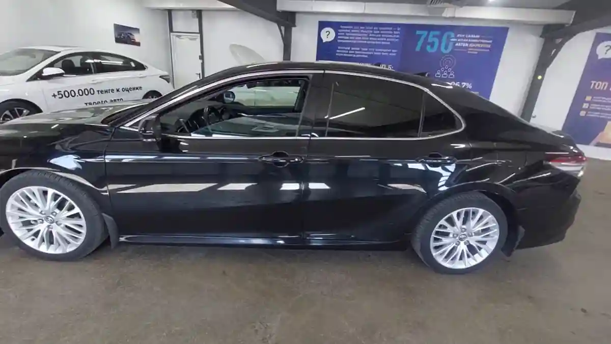 Toyota Camry 2020 года за 11 500 000 тг. в Астана