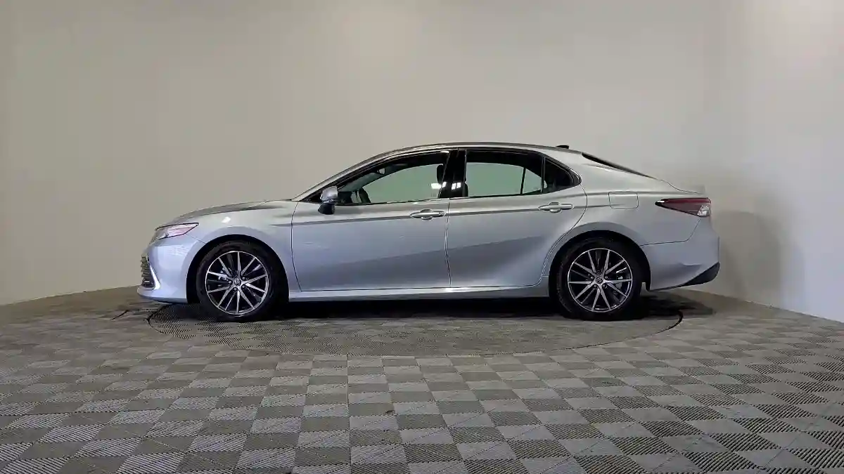 Toyota Camry 2021 года за 19 474 000 тг. в Алматы