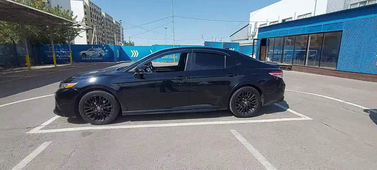 Toyota Camry 2019 года за 9 500 000 тг. в Алматы